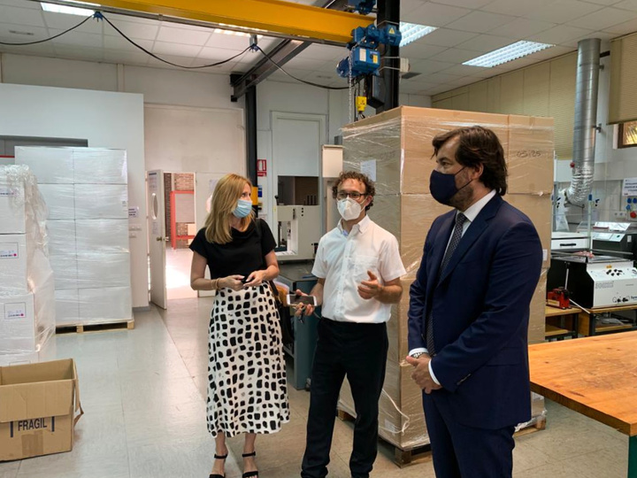 Miguel Motas visita el Centro de Referencia Nacional de Química (II)