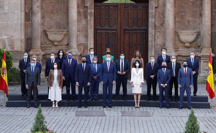 El presidente López Miras, durante la XXI Conferencia de Presidentes celebrada en La Rioja (2)