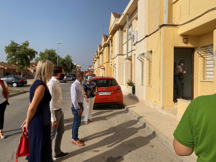 El director general de Vivienda, José Francisco Lajara, visitó un grupo de 16 viviendas sociales de propiedad regional ubicadas en la pedanía pachequera de Roldán
