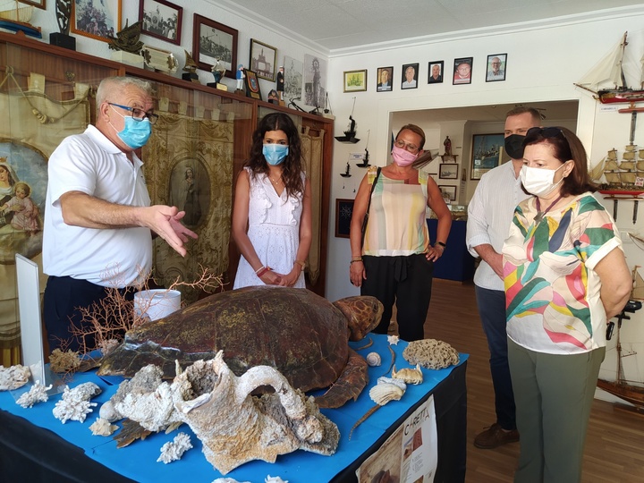 La directora general del Mar Menor visita el Museo del Mar de San Pedro del Pinatar en su 40 aniversario