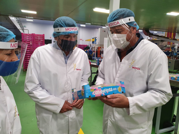 Antonio Luengo visita las instalaciones de Moyca, en Totana, empresa especializada en uva de mesa sin semillas