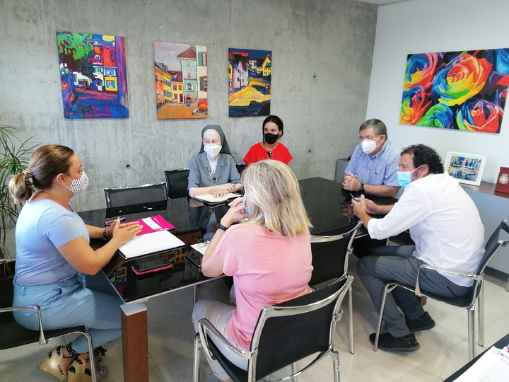 Reuniones con representantes de la comunidad educativa (II)