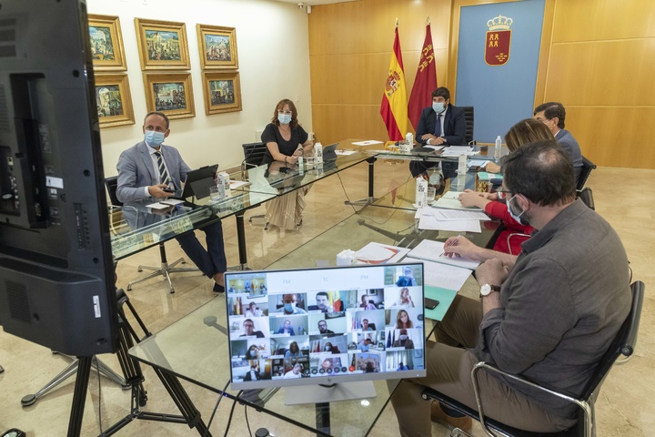 López Miras mantiene un encuentro con los alcaldes de los 45 municipios de la Región de Murcia