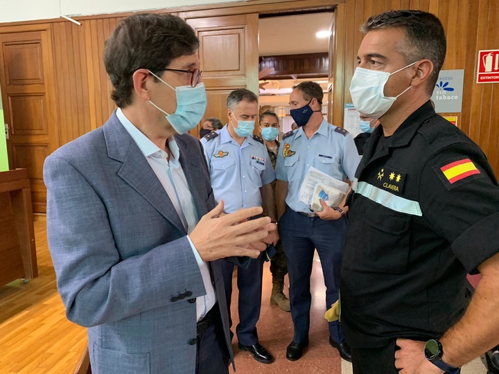 El consejero de Salud se reúne con responsables de las Fuerzas Armadas para coordinar las labores de  rastreo