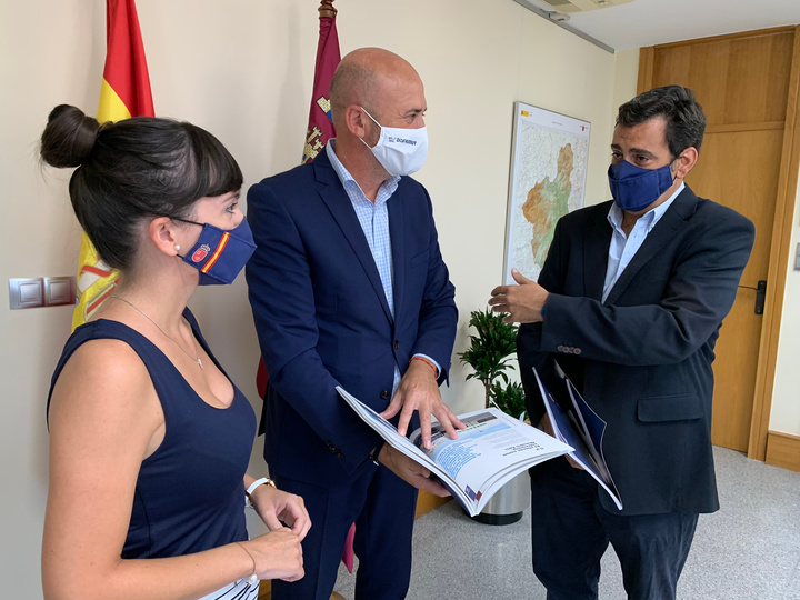 Fomento destaca el compromiso ambiental del proyecto 'transporte invisible' de Disfrimur para reducir la huella de carbono