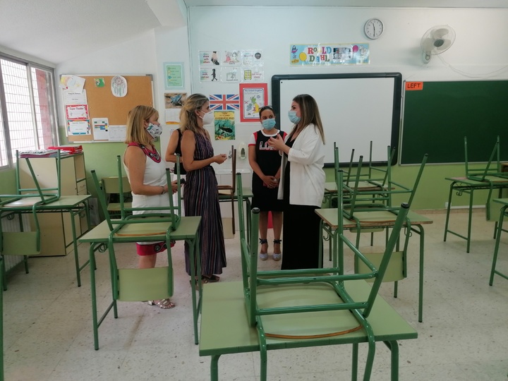 La consejera de Educación conoce el plan de contingencia del colegio San Pablo de Murcia