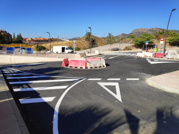 Imágenes del avance de las obras de construcción de la pista polideportiva, de la rotonda de acceso al colegio y el asfaltado de la calle Torrecilla (2)