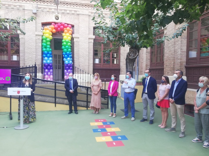 La consejera de Educación y Cultura, Esperanza Moreno, en el colegio Cierva Peñafiel de Murcia con motivo del inicio del curso escolar.