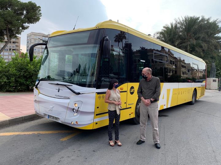 Comunidad apoya una acción informativa impulsada por Latbus para difundir que los autobuses cumplen las medidas de seguridad establecidas por las autoridades sanitarias