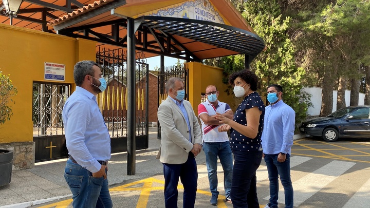 Francisco Abril y María Ángeles Túnez, durante la presentación de las actuaciones del Plan de Obras y Servicios 2020-2021 en Puerto Lumbreras