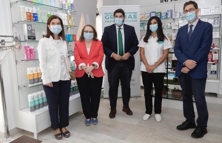El jefe del Ejecutivo regional mantiene un encuentro con la presidenta del Colegio Oficial de Farmacéuticos con motivo del Día Mundial de Farmacéutico /2