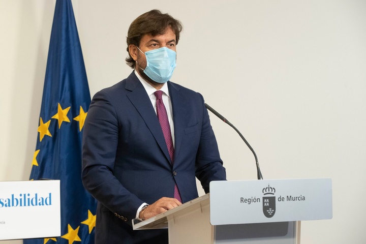 El consejero de Empleo, Investigación y Universidades, Miguel Motas, presentó una nueva ayuda para autónomos del sector de la hostelería