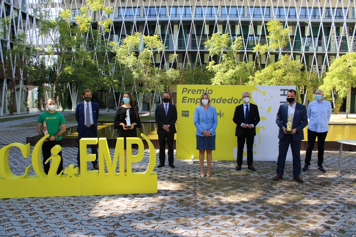 Martínez Vidal entrega el Premio Emprendedor del Año Info-CLH