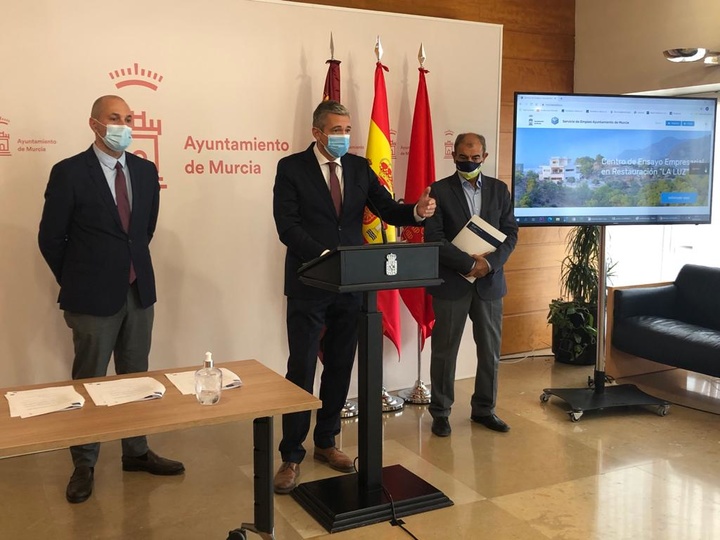 Empleo colabora con el Ayuntamiento de Murcia y Ucomur para que seis desempleados creen una cooperativa de hostelería
