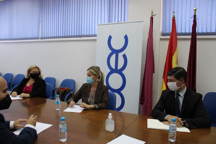 La consejera de Empresa recibe las propuestas e inquietudes de los empresarios de la comarca de Cartagena