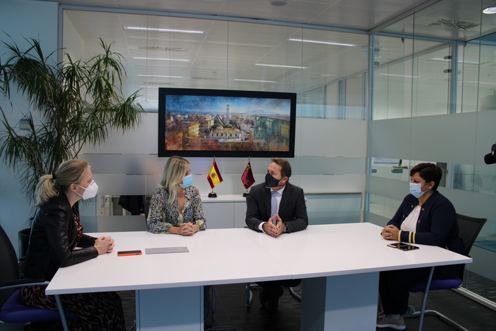 Martínez Vidal visita Torre Pacheco para conocer la situación del comercio e informar de las ayudas puestas en marcha por la crisis sanitaria