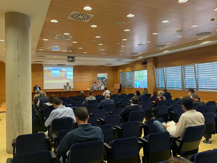 Agricultura acoge la presentación del libro 'Estructura de costes de las orientaciones productivas agrícolas de la Región de Murcia: horticultura al aire libre y bajo invernadero'