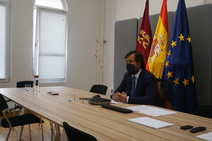 El consejero de Empleo, Investigación y Universidades presentó hoy los datos del paro del mes de octubre (1)