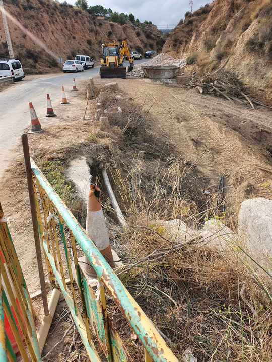 Fomento acondiciona el camino de servicio que cruza el río Pliego en el municipio de Mula (2)