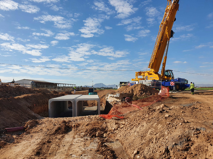 Fomento realiza una obra en la carretera regional que comunica La Aparecida con el polígono de Los Camachos para evitar que las lluvias inunden su calzada (2)