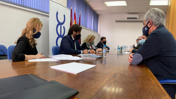 La Consejería de Empleo trabaja en el diseño de formación específica demandada por el sector naval (2)