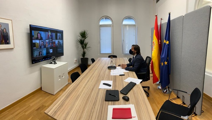 El consejero de Empleo inaugura la II Galería Segurmetal 2020