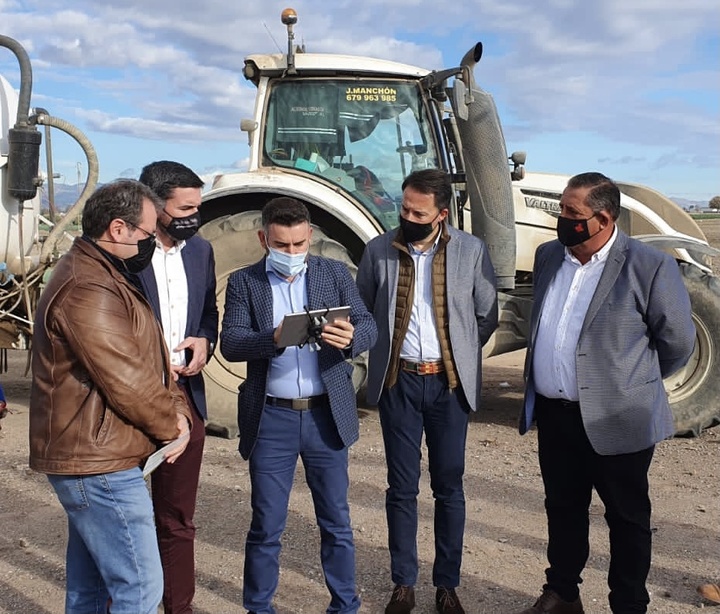 El consejero Antonio Luengo visita una finca agrícola en la que Gesalor desarrolla un proyecto de inyección de purines en cultivos