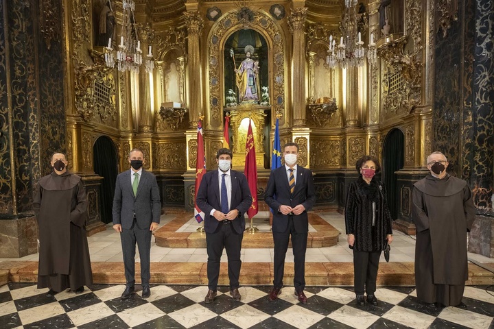 El presidente de la Comunidad, Fernando López Miras, en su visita al convento de San José de las Madres Carmelitas Descalzas de Caravaca de la Cruz (3)