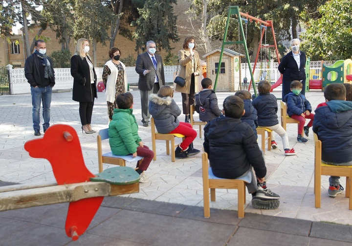 Medio centenar de menores tutelados reciben sus regalos de Navidad