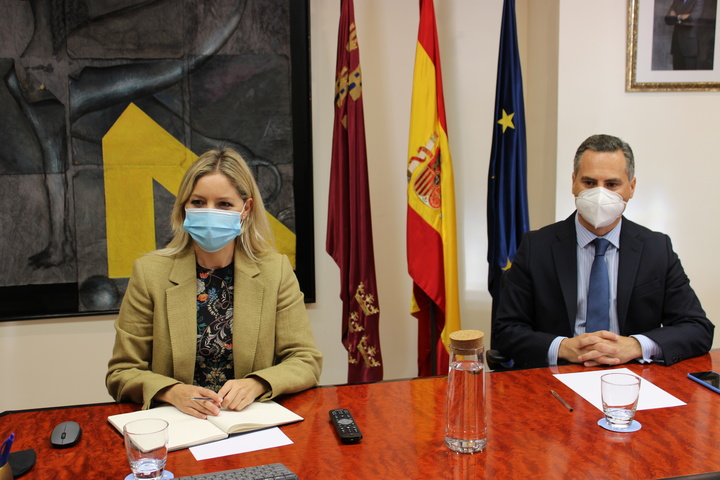 La consejera de Empresa, Industria y Portavocía, Ana Martínez Vidal, junto al director del Instituto de Fomento, Diego Rodríguez-Linares