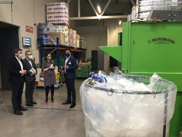 Luengo reafirma la apuesta de la Comunidad por la reducción del uso de plásticos y su reutilización