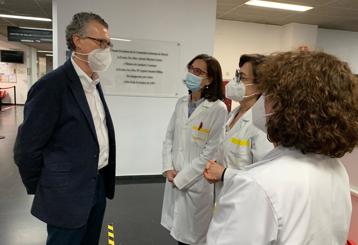 El consejero de Salud visita el centro de salud de San Andrés