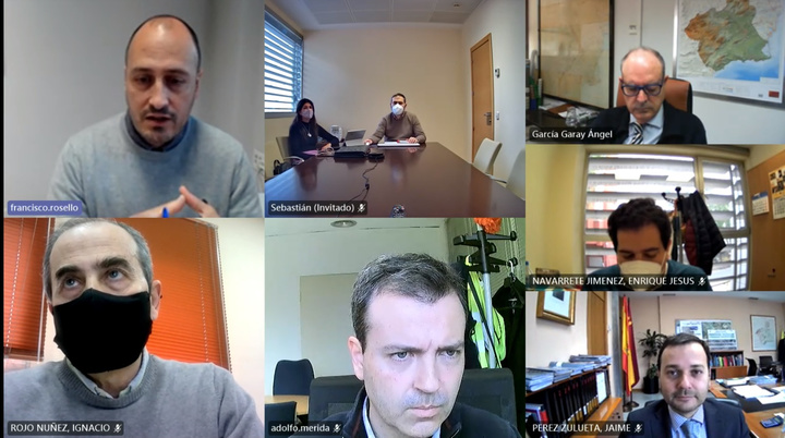 Los directores de Territorio, Agua y Mar Menor, Jaime Pérez Zulueta, Sebastián Delgado, y Miriam Pérez respectivamente, durante la reunión telemática sobre la actualización del `Plan de Gestión del Riesgo de Inundaciones´ de la Confederación Hidrográfica del Segura