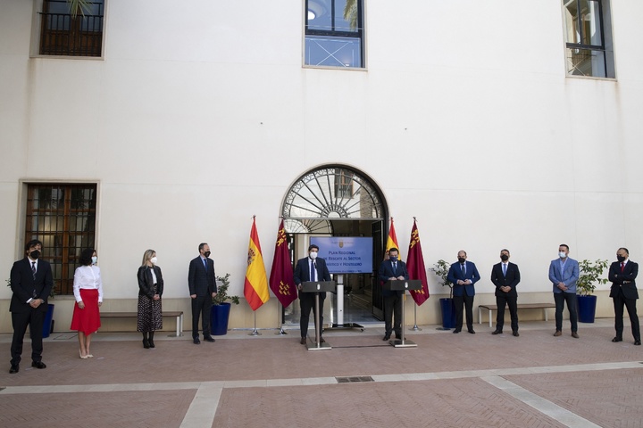 Acto de la firma del acuerdo para la culminación del Plan Regional de rescate al sector turístico y hostelero (2)