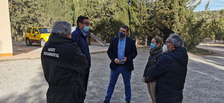 Fulgencio Perona, junto a la alcaldesa de Cehegín, Alicia del Amor, durante una visita realizada al municipio