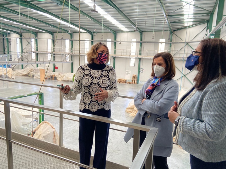 La directora general Diálogo Social y Bienestar Laboral,  Purificación Cuadrupani, visita Frutas Esther