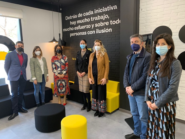 Sonia Carrillo y Juana María Martínez visitan la Oficina de la Agencia Tributaria de la Región en Fuente Álamo