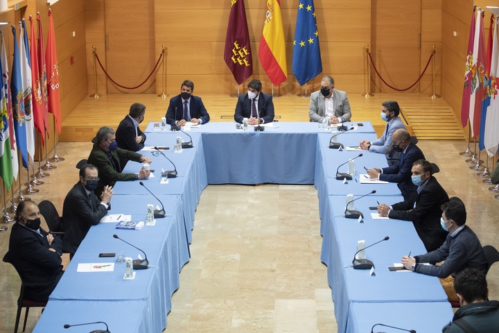 El jefe del Ejecutivo autonómico se reúne con el presidente de la Diputación de Alicante, que se ha adherido a la declaración institucional en defensa del trasvase Tajo-Segura 1