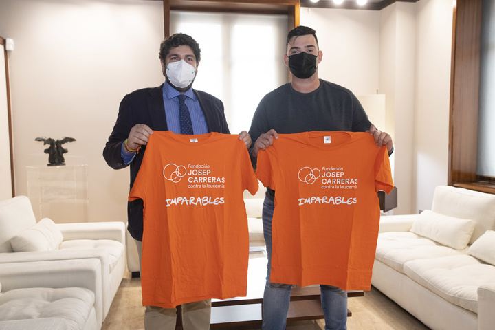 López Miras recibe a Juan Ignacio Serrano, que realizará el reto '400 kilómetros contra la leucemia'