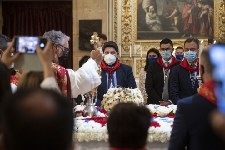 López Miras asiste al acto de bendición del Vino y las Flores en Caravaca De la Cruz (2)