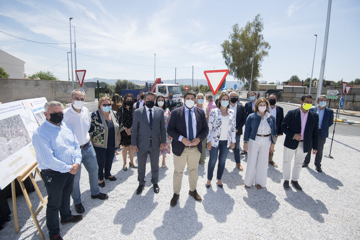 El presidente de la Comunidad, Fernando López Miras, inauguró el Camino de los Soldados de Alcantarilla tras las obras de mejora acometidas (2)