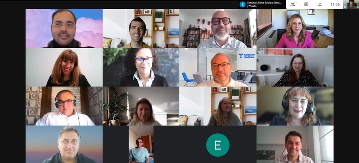 La directora general del Servicio Regional de Empleo y Formación, Marisa López, durante la videoconferencia con los participantes de la Lanzadera Conecta Empleo de Cartagena.