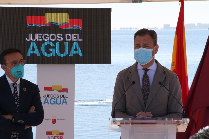 El consejero de Presidencia, Turismo y Deportes, Marcos Ortuño, y el presidente de la Asociación del Deportes Español (ADESP), José Hidalgo, en la presentación del evento