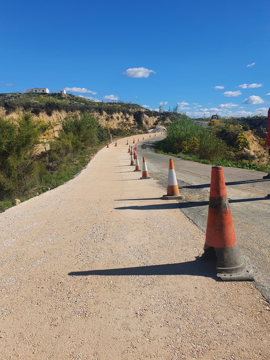 El director general de Carreteras, José Antonio Fernández Lladó, durante su visita a la obra de mejora de la carretera que conecta las poblaciones murcianas de Cabezo de La Plata y Sucina (I)