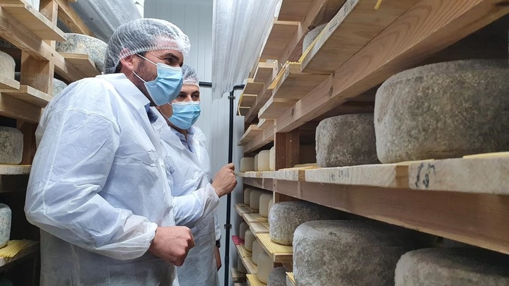 Antonio Luengo visita la empresa Quesos Ruperto en San Javier y destaca su apuesta por la producción sostenible y comprometida con el medio ambiente