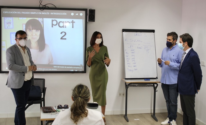 La consejera Valle Miguélez visitó la Escuela de Hostelería eh! de Cáritas