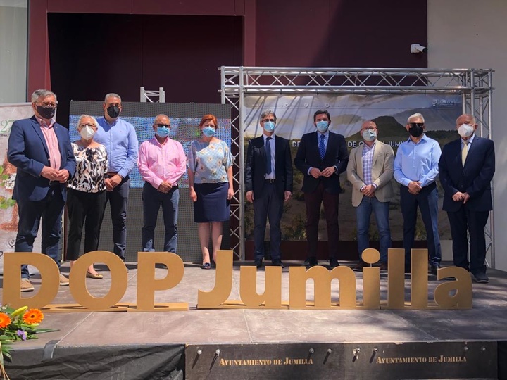 El consejero Antonio Luengo subraya el compromiso del Gobierno regional con el sector vitivinícola en los premios de la Denominación de Origen Jumilla