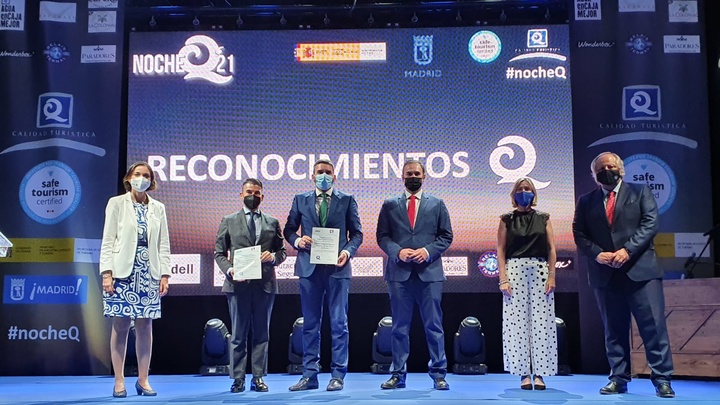 Antonio Luengo recoge la renovada Q de Calidad Turística concedida al Parque Regional de las Salinas de San Pedro del Pinatar