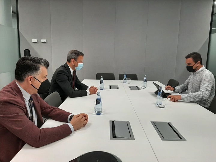 El consejero de Turismo y el presidente de Palladium estudian la posibilidad de nuevas inversiones en la Región