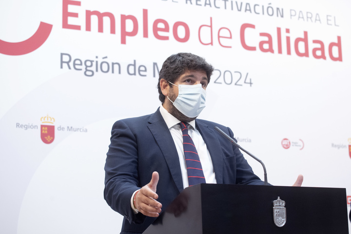El presidente López Miras, en el acto de firma de la Estrategia de Reactivación para el Empleo de Calidad en la Región de Murcia 2021-2024